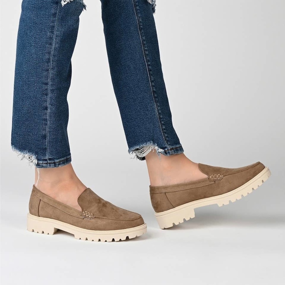 JOURNEE COLLECTION‎ ERIKA VEGAN LEATHER LOAFERS IN TAUPE NWOT WOMEN'S SIZE 8.5